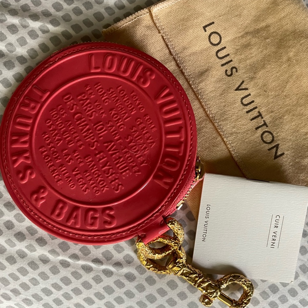 Authentic Louis Vuitton Tinkerbell Vernis pink new, never used round coin purse